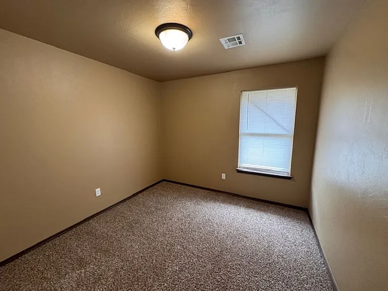 2716 Valley View Dr — Photo 12