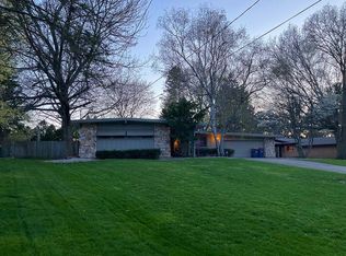 2300 Ducoma Dr NW, Grand Rapids, MI 49504