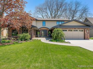 8517 Creekside Ln, Darien, IL
