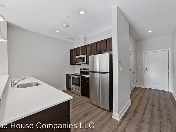 3rd image of 191 N Pearl St #305