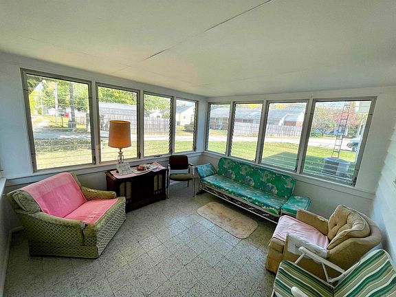 3rd image of 1810 W Bethel Ave
