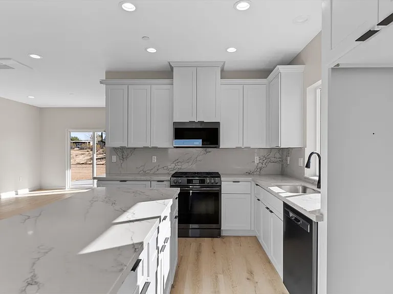 10094 Joshua Blvd — Photo 6