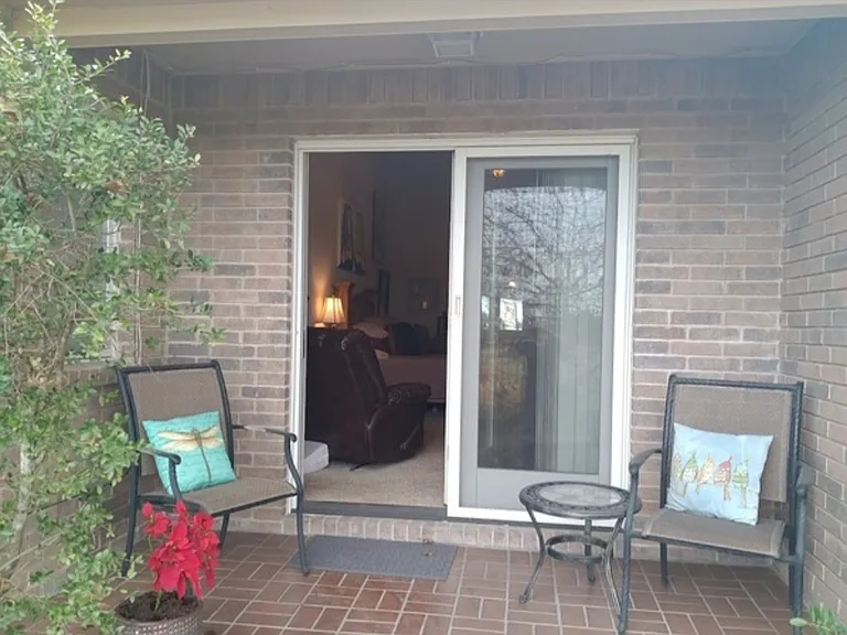 3325 Sherwin Dr — Photo 12