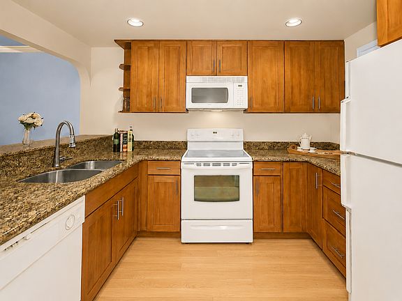 4th image of 12740 NE 10th Pl