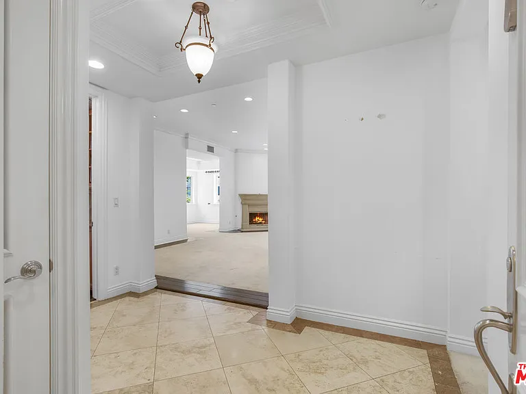 132 S Maple Dr #201 — Photo 3