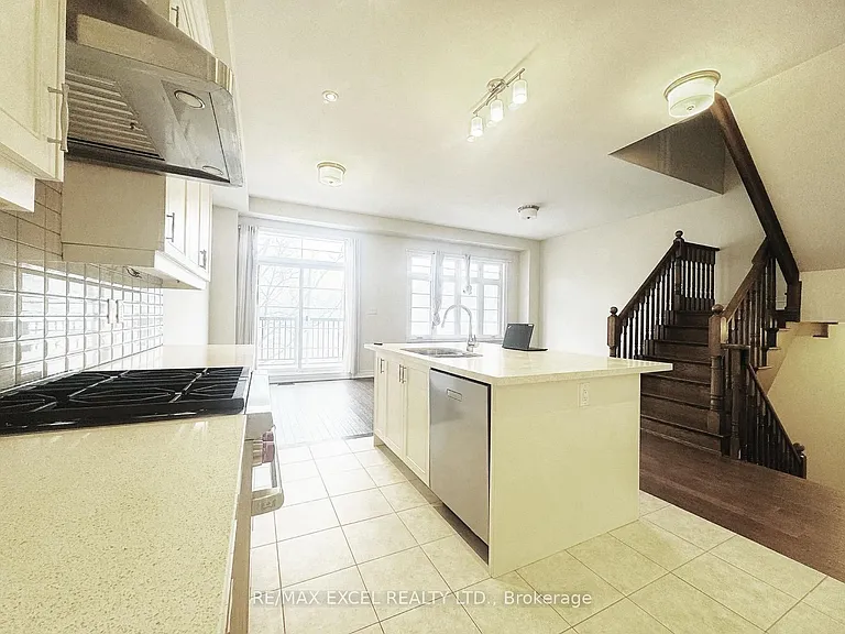 28 Island Green Ln — Photo 9
