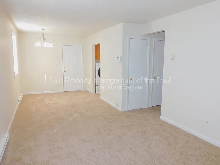 2300 Willow Rd — Photo 3