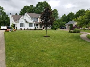 202 Ravenshollow Dr, Cuyahoga Falls, OH 44223