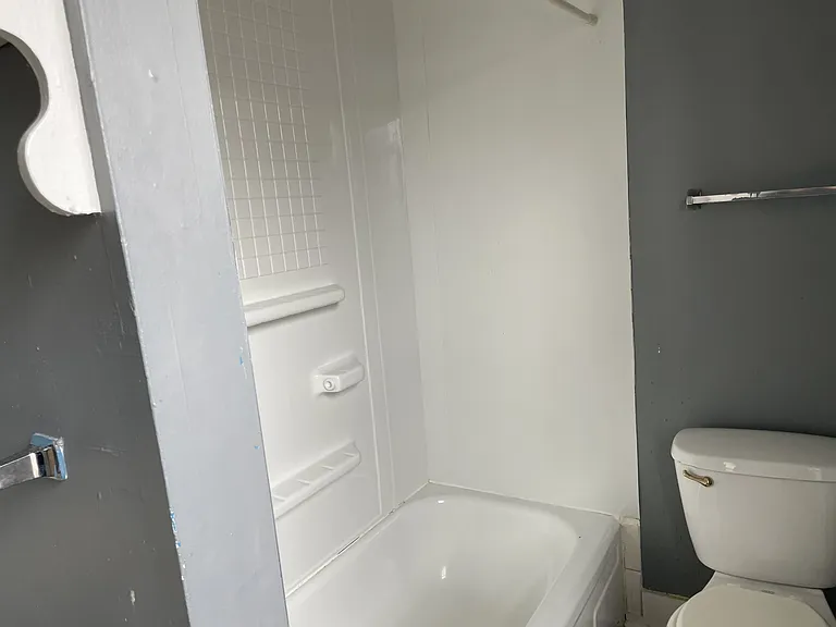 84 Rhodes Ave #4 — Photo 8
