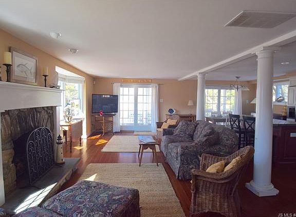2nd image of 2015 West Ave