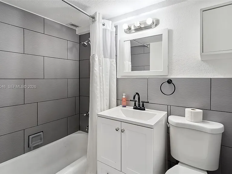 6484 Indian Creek Dr #109 — Photo 10