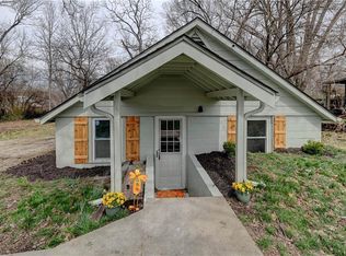 1204 E Stone St, Independence, MO 64050