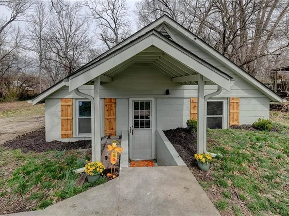 1204 E Stone St, Independence, MO 64050
