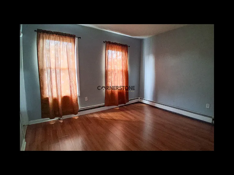 32 Essex St — Photo 10