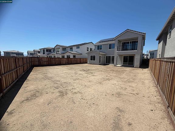 3rd image of 16144 Purdy Ct