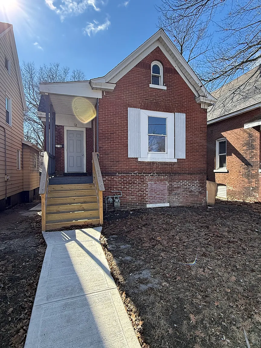 310 E Arcadia Ave photo 1