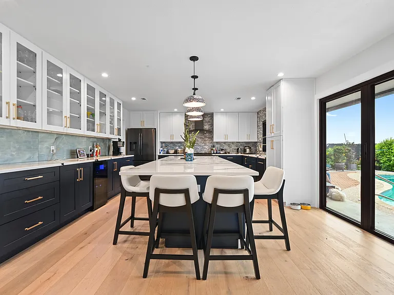 4805 Greystone Dr — Photo 17