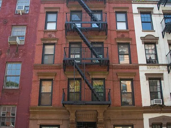 194 W 10th St #1, New York, NY 10014