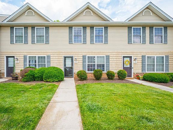 2nd image of 124 Old Tavern Cir