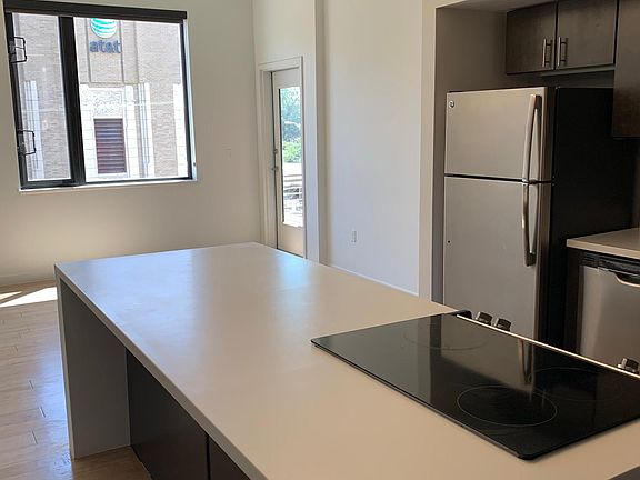3rd image of 660 E 63rd St Unit 306