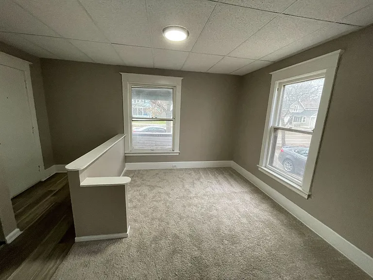 239 Ann St NE — Photo 2