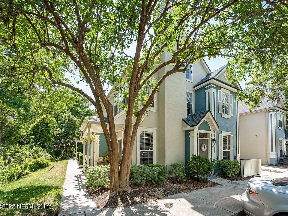 1st image of 13703 RICHMOND PARK Drive N #2001
