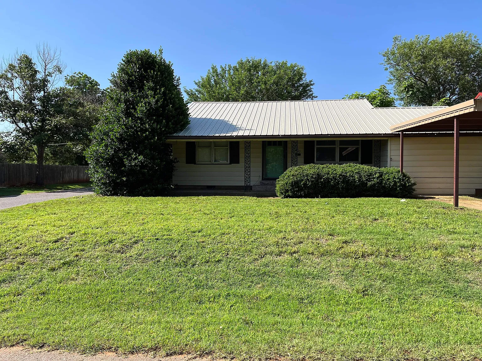 3 bed, 1020 sqft, $850 — Photo 2