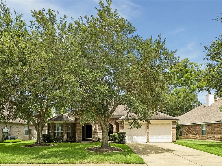 1314 Deerbrook Dr — Photo 2