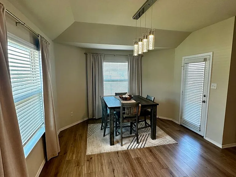 1812 Bee Creek Loop — Photo 8