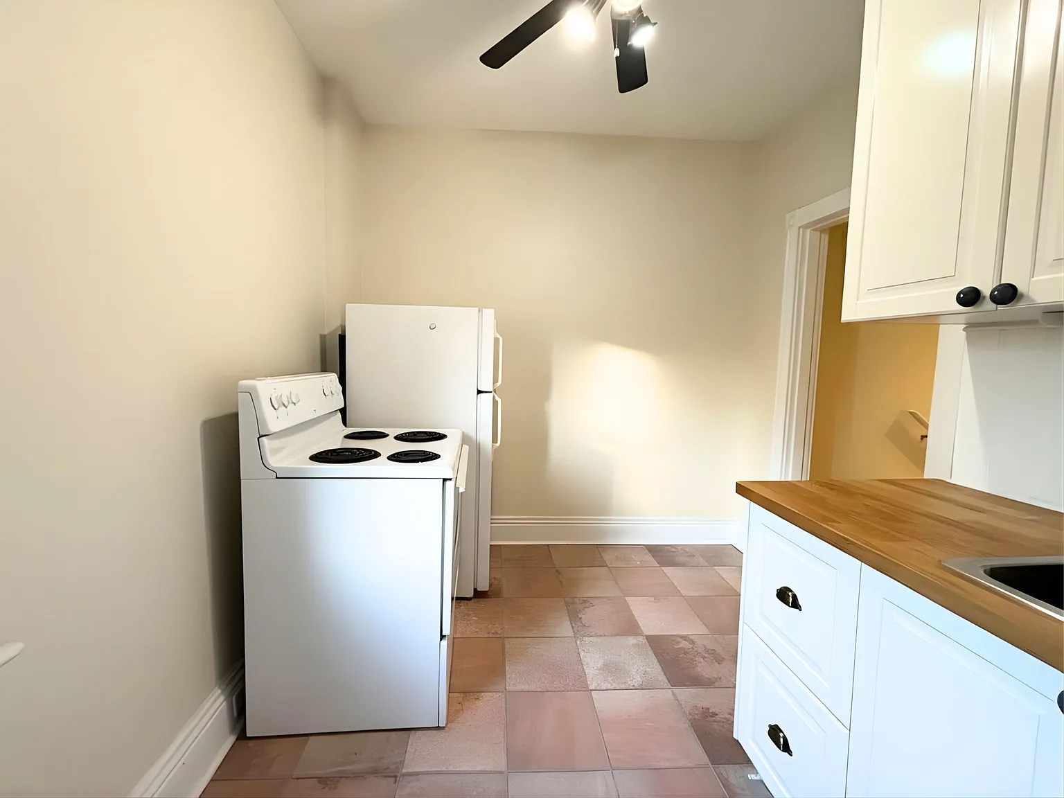 44 Spring St - Upper — Photo 4