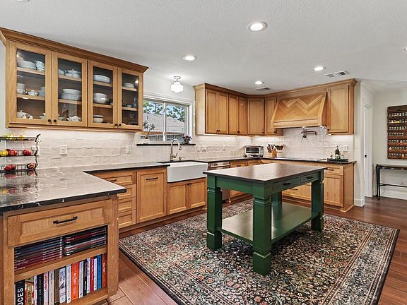 3rd image of 1122 Richelieu Ln