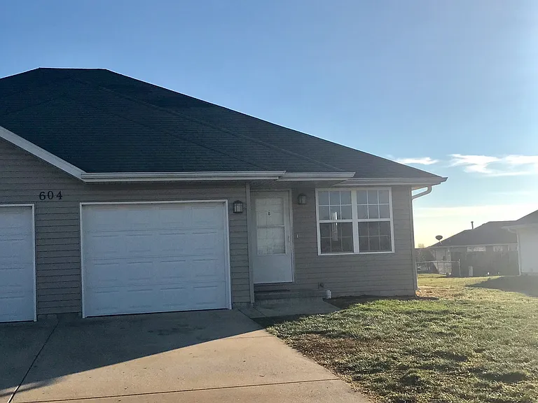 604B W Kimberly Ct — Photo 1