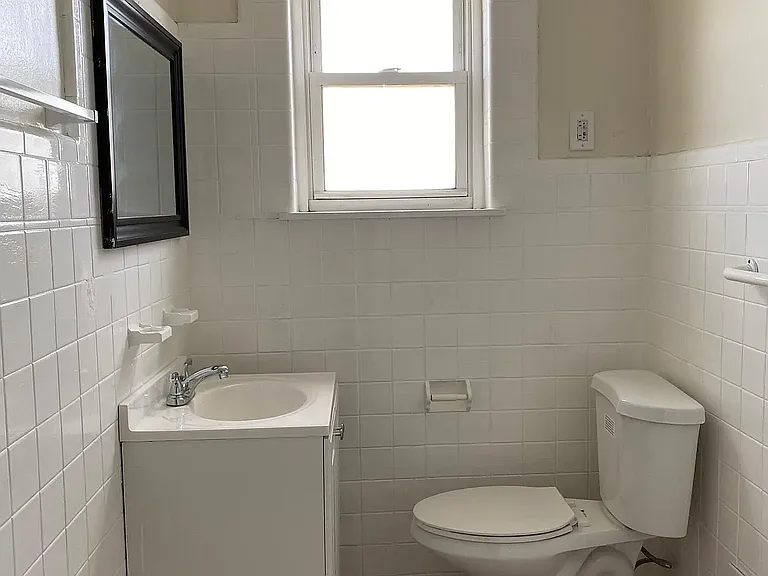 S Lloyd St — Photo 15