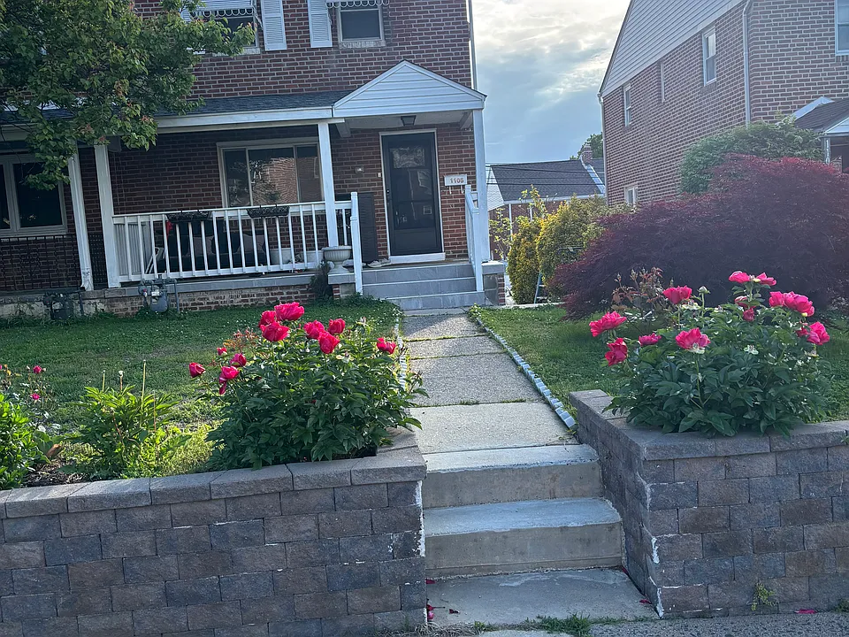 1105 Bryan St