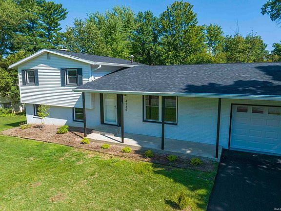 3rd image of 4235 E Cambridge Dr