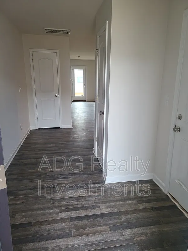 3 bed, 2.5 bath, $1,650 — Photo 4