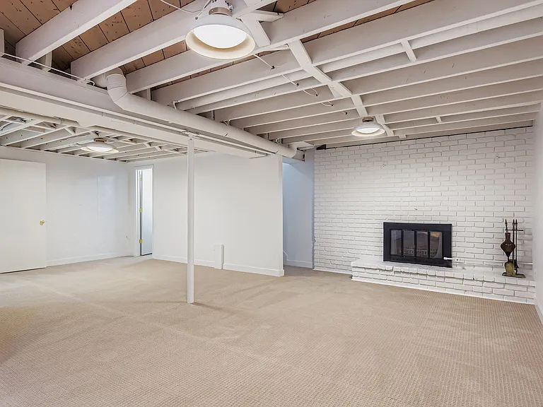 4264 W Radcliff Ave — Photo 30