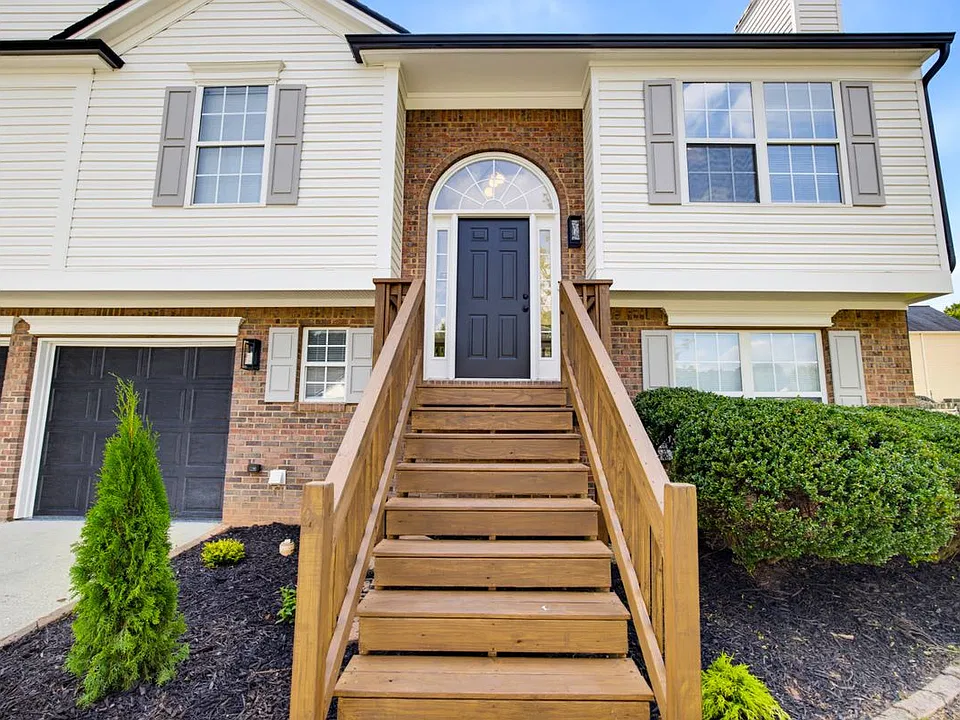 523 Bass Pointe NW