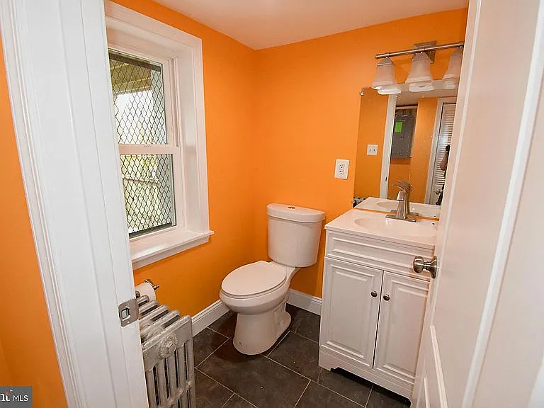 852 W 33rd St — Photo 21