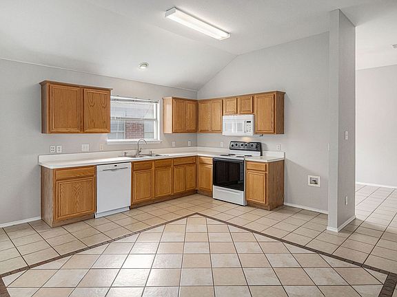 5th image of 206 Cobblestone Dr
