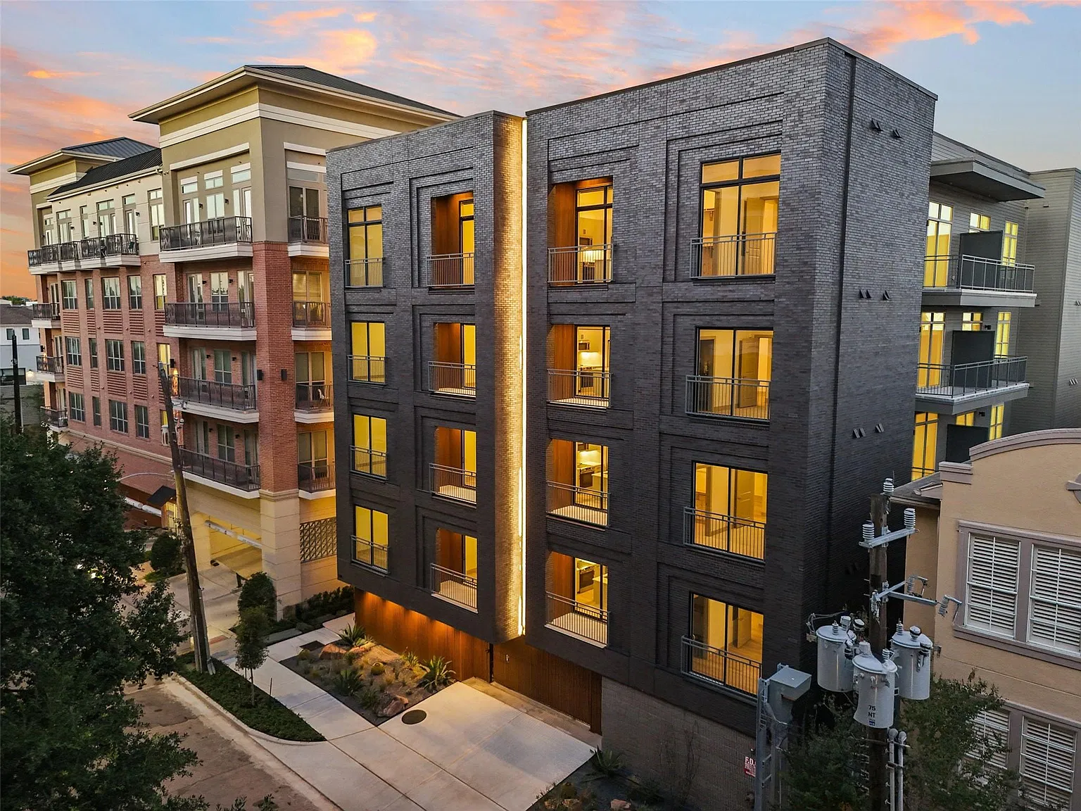 1 bed, 1.0 bath, 683 sqft, $2,155 — Photo 2