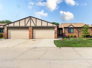 29573 Red Oak Dr #62, Warren, MI 48092