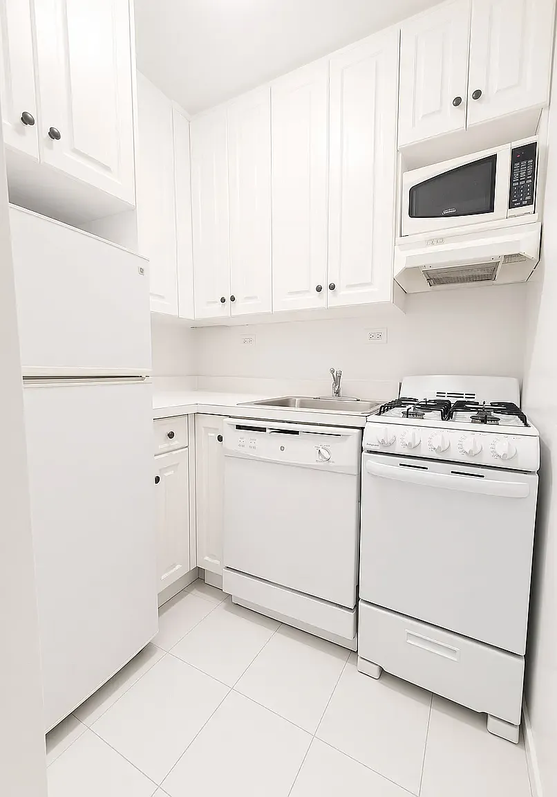 238 East 36th Street — Photo 2