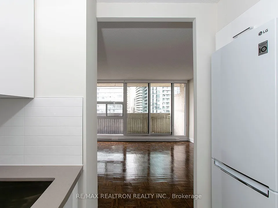 33 Isabella St #1511