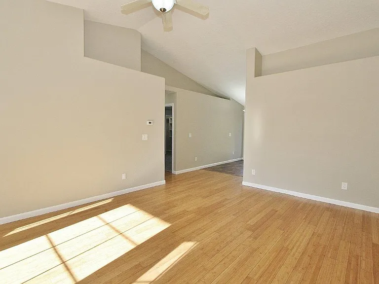 976 W Idaho Ave — Photo 2