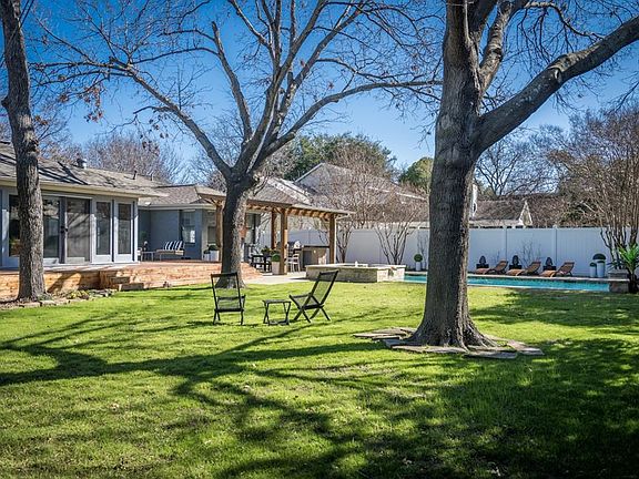 4th image of 1431 Verano Dr