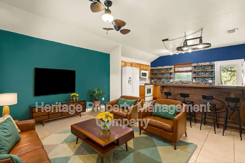 2 bed, 1.0 bath, 855 sqft, $1,800 — Photo 3