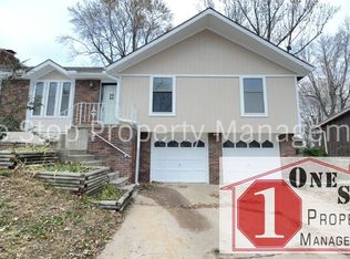 323 SW Gladstone Dr, Blue Springs, MO 64014