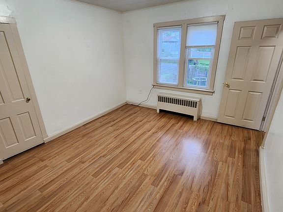 2nd image of 198 Morris St #2