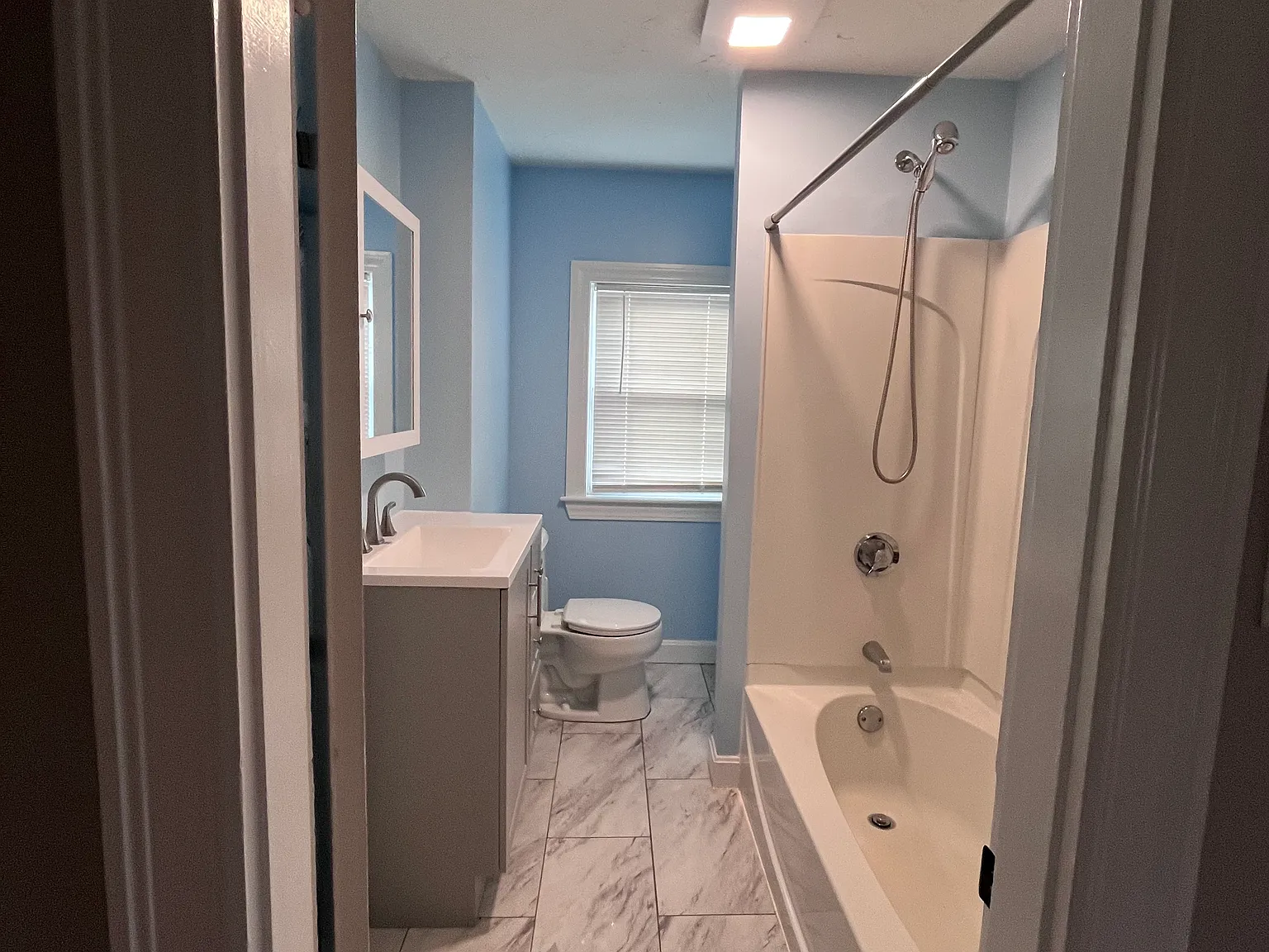 3 bed, 1000 sqft, $2,950 — Photo 4